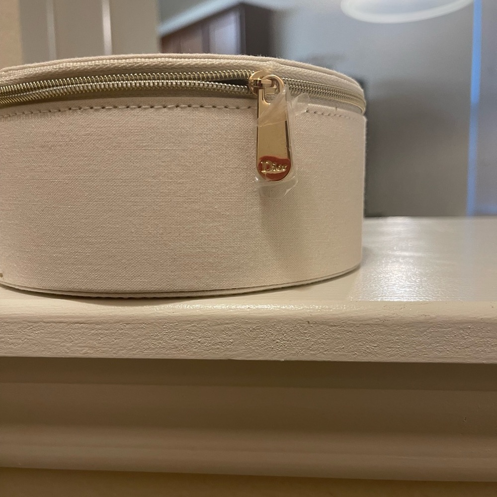 Dior Beauty Travel Case - Picture 6 of 8